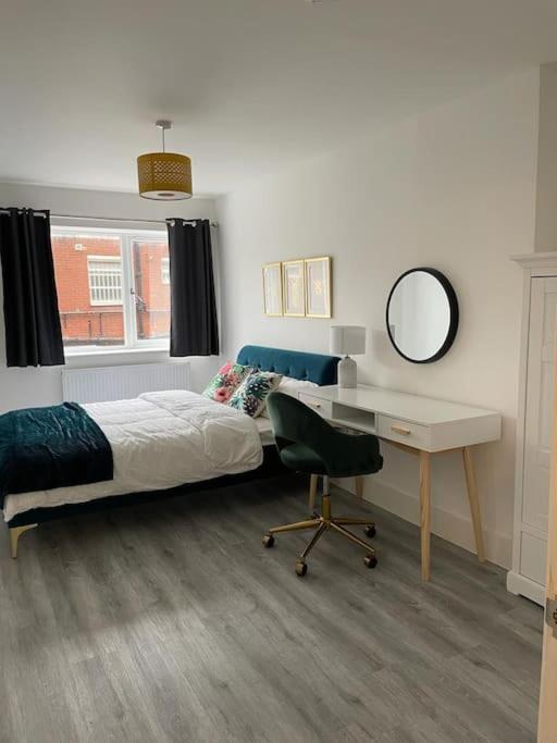 Stunning And Spacious 2Bed Flat In Central 沃金 外观 照片