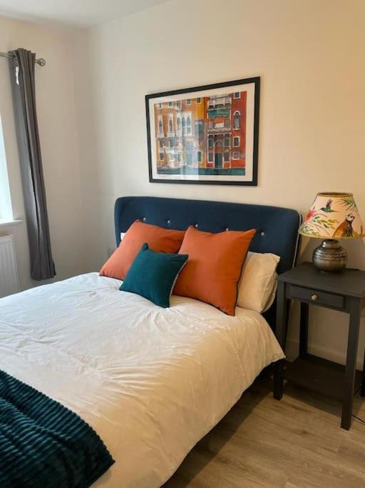 Stunning And Spacious 2Bed Flat In Central 沃金 外观 照片